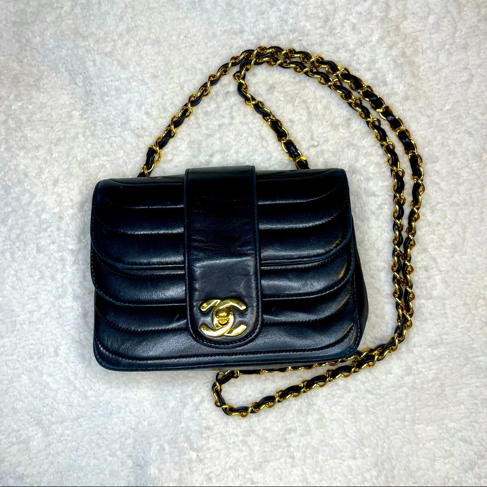 CHANEL Navy Double Flap Shoulder Bag with Gold/Leather Chain Strap